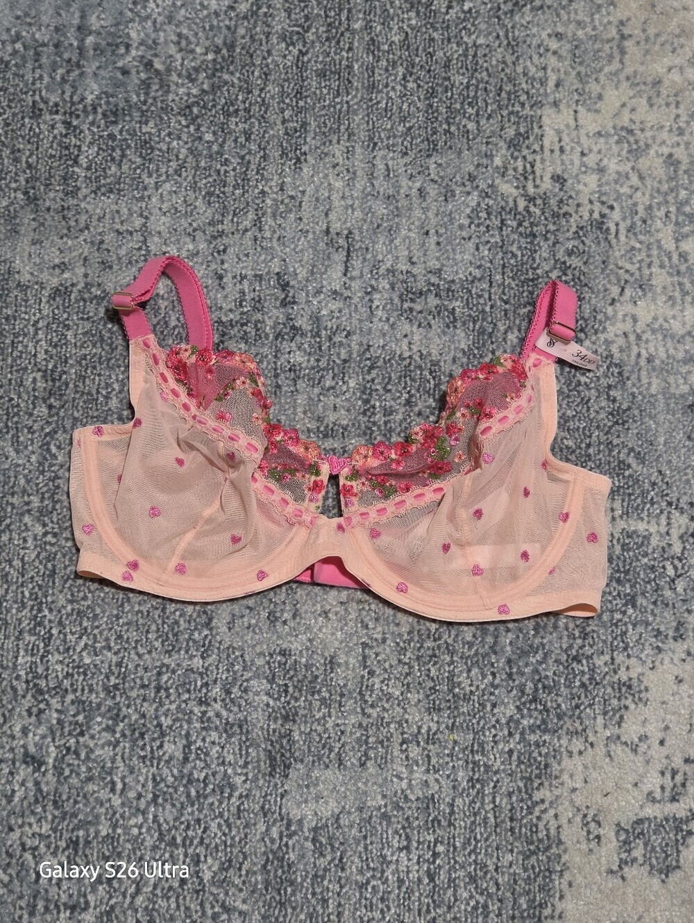 VICTORIA SECRET'S Soft  Pink  Underwire Bra with Floral Lace Detail Size 34DD - Picture 2 of 11